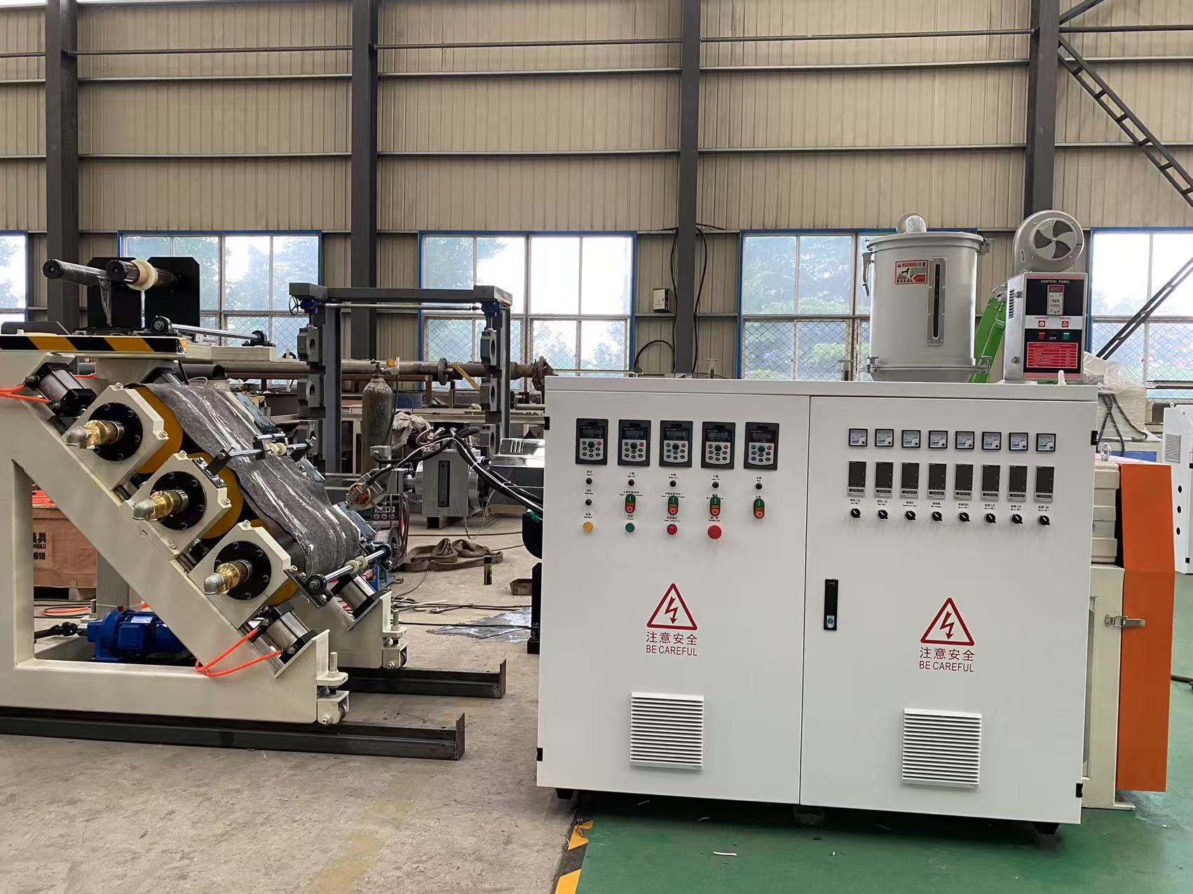 QINGDAO EASTSTAR இந்தியாவிற்கு மேம்பட்ட TPE வாட்டர்ஸ்டாப் உற்பத்தி வரியை அனுப்புகிறது