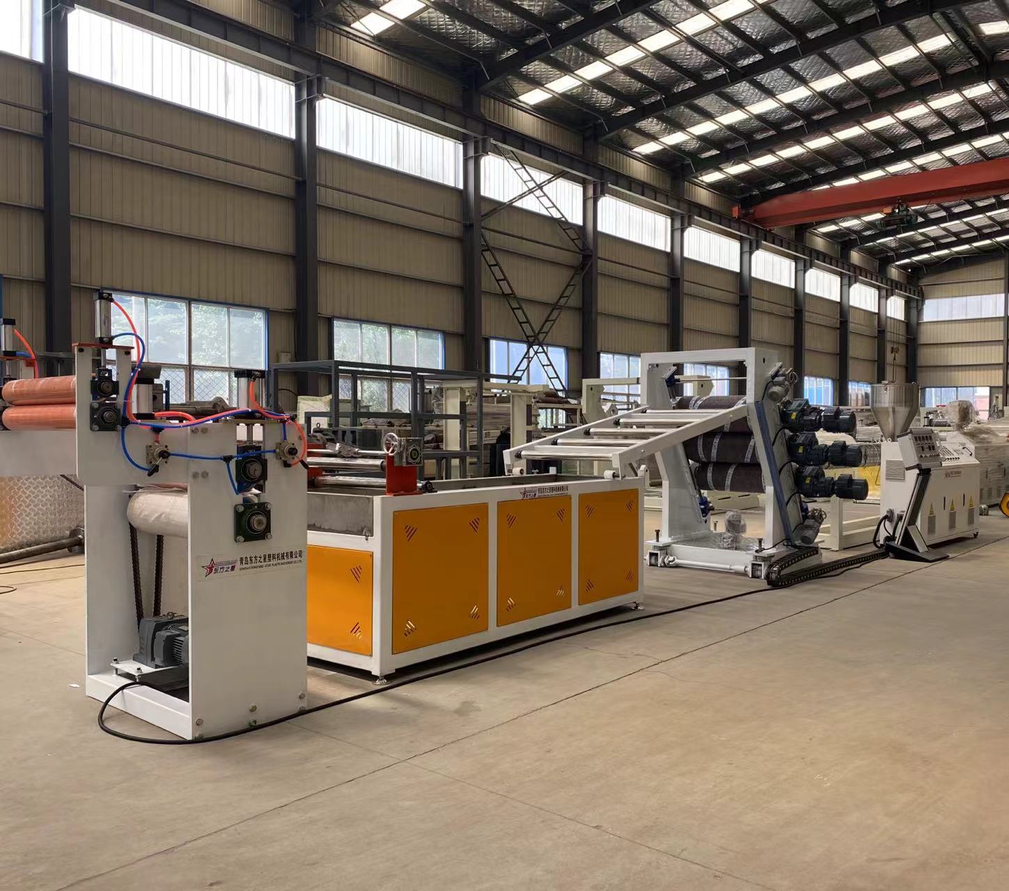 தொழில்முறை PVC நெகிழ்வான கதவு திரை உற்பத்தி வரி தீர்வுகள் திறமையான தொழில்துறை கதவு திரை உற்பத்தியை செயல்படுத்துகிறது