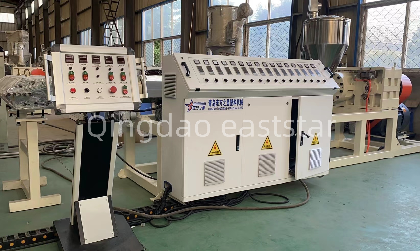 ஒரு தொழில்முறை PE வடிகால் வாரிய உற்பத்தி வரி எவ்வாறு வடிகால் அமைப்புகளை உருவாக்குவதன் தரத்தை உறுதி செய்கிறது?