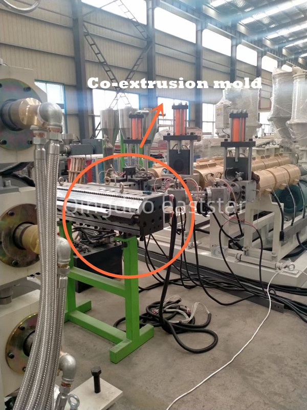 தொழில்முறை ஏபிஎஸ் மல்டிலேயர் கோ-எக்ஸ்ட்ரூஷன் ஷீட் தயாரிப்பு வரி உயர் செயல்திறன் கொண்ட கலவைப் பொருள் உற்பத்தியை செயல்படுத்துகிறது